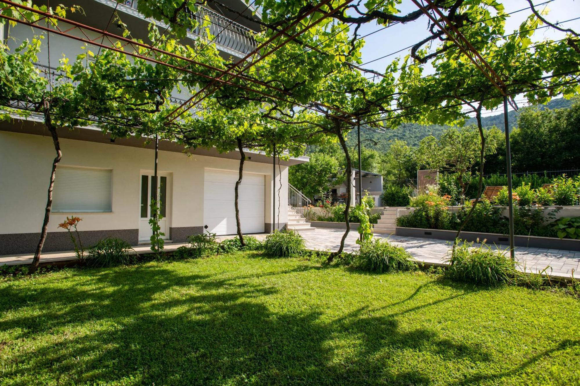 Villa Latica Dicmo エクステリア 写真