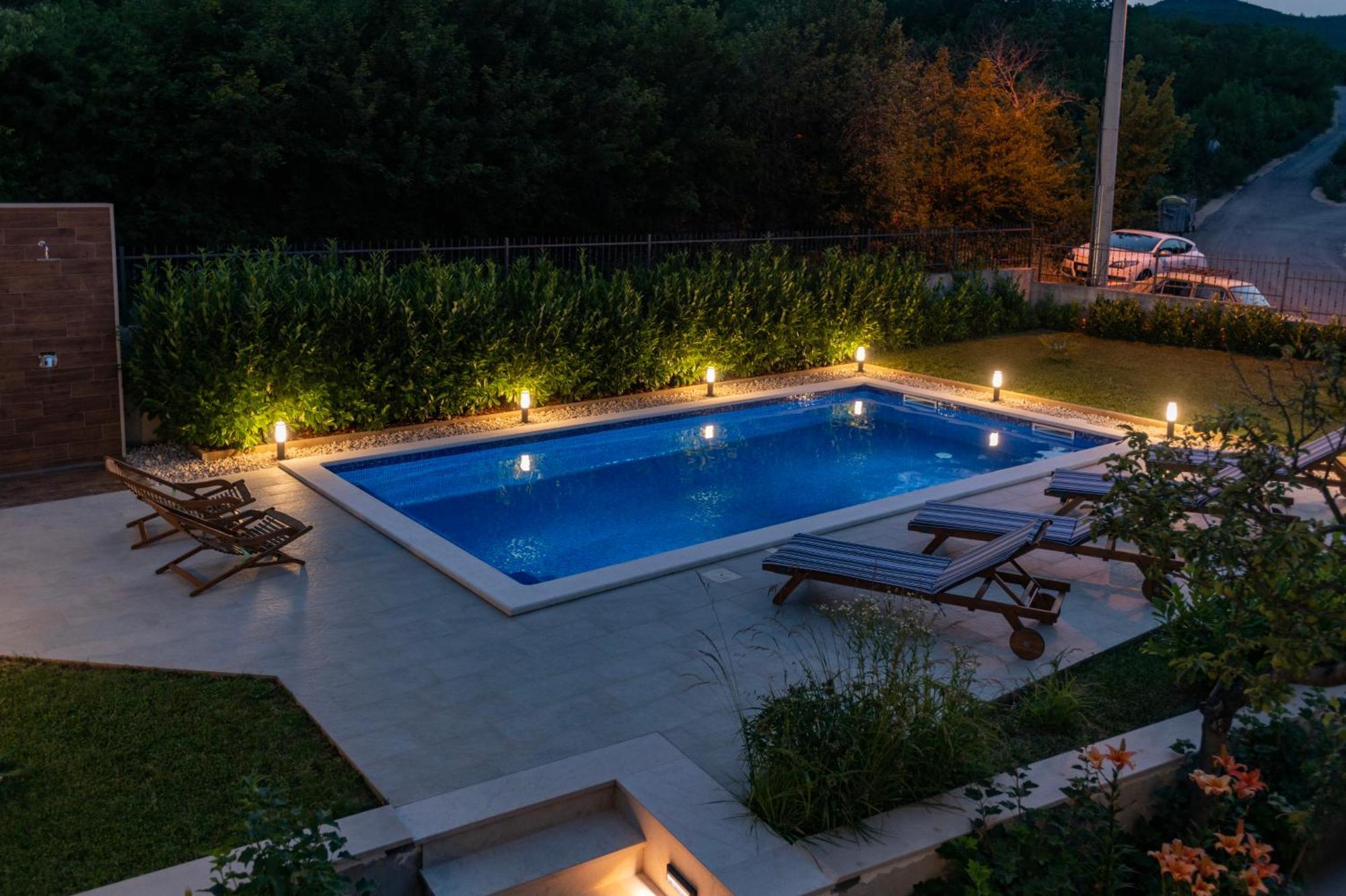 Villa Latica Dicmo エクステリア 写真