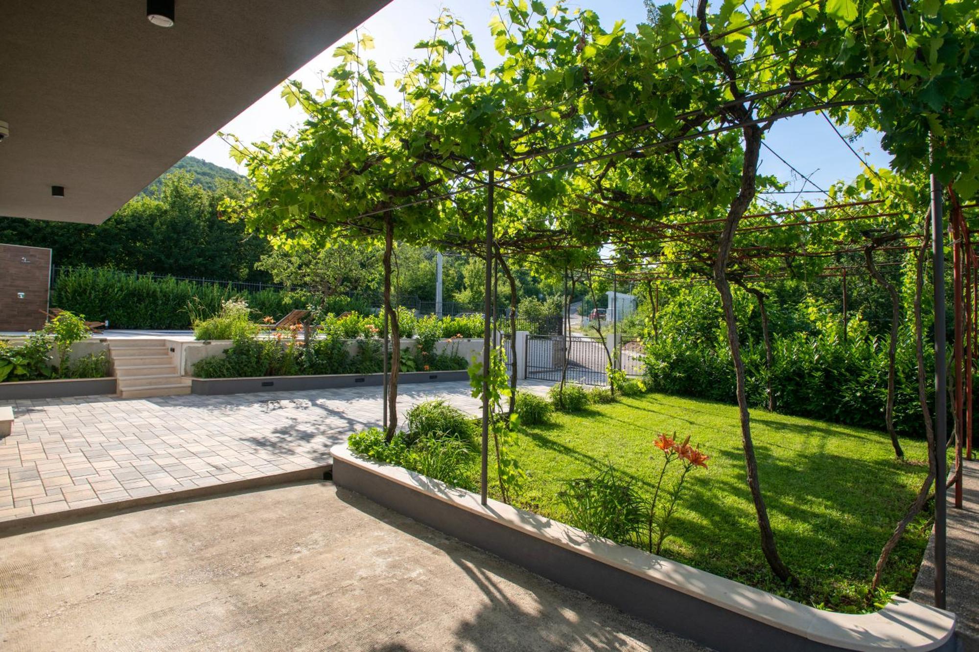 Villa Latica Dicmo エクステリア 写真