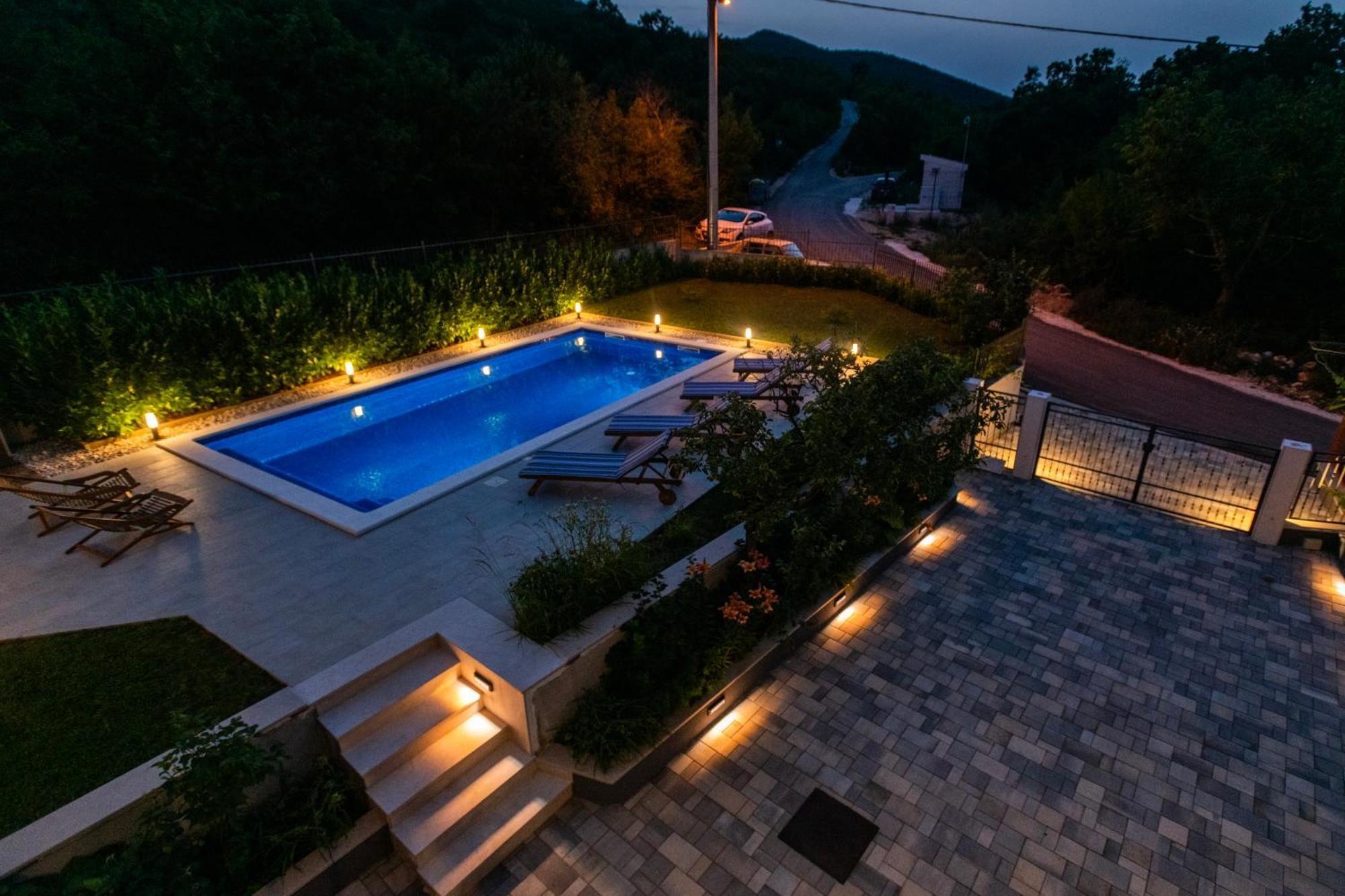 Villa Latica Dicmo エクステリア 写真