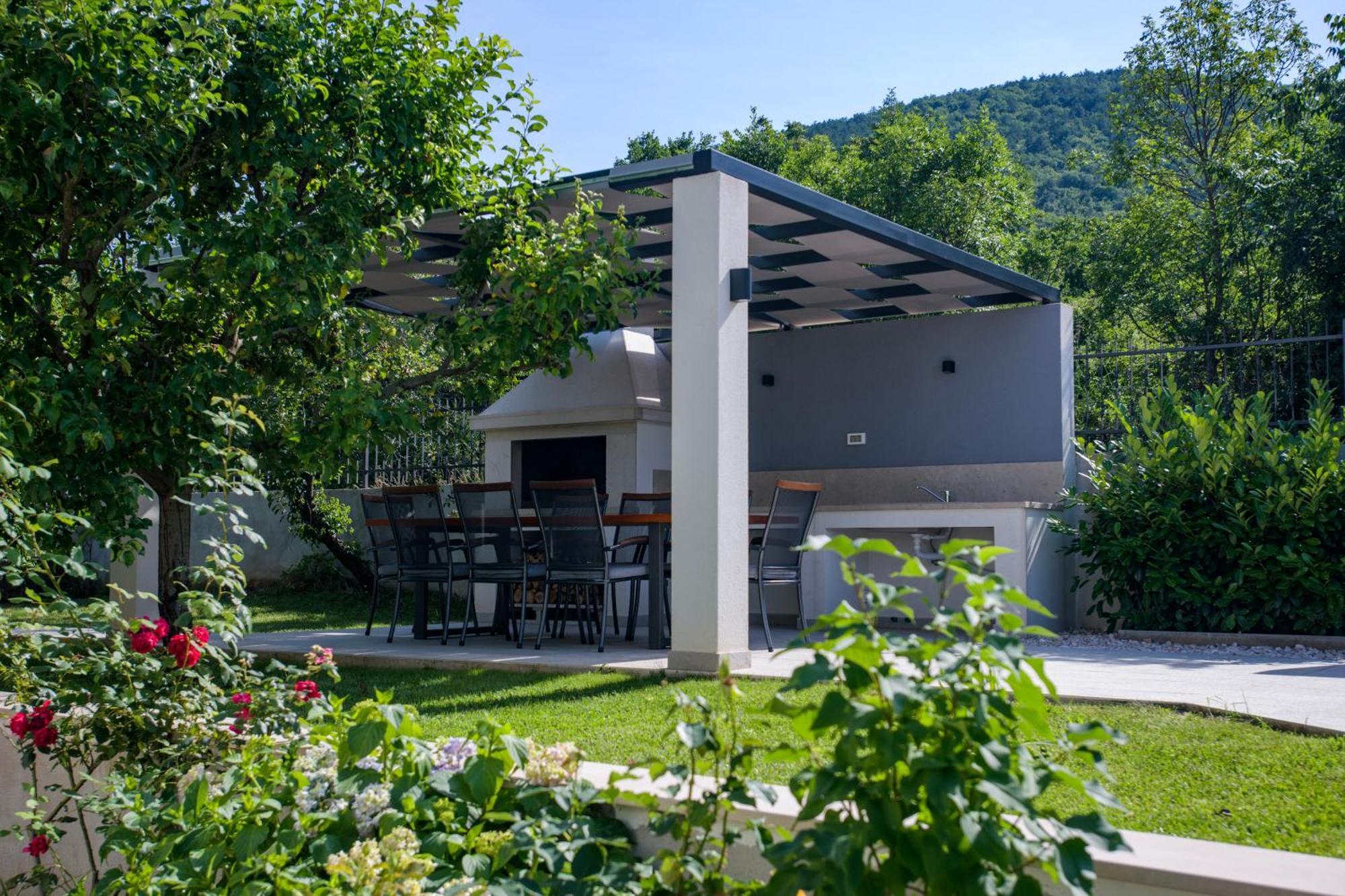 Villa Latica Dicmo エクステリア 写真